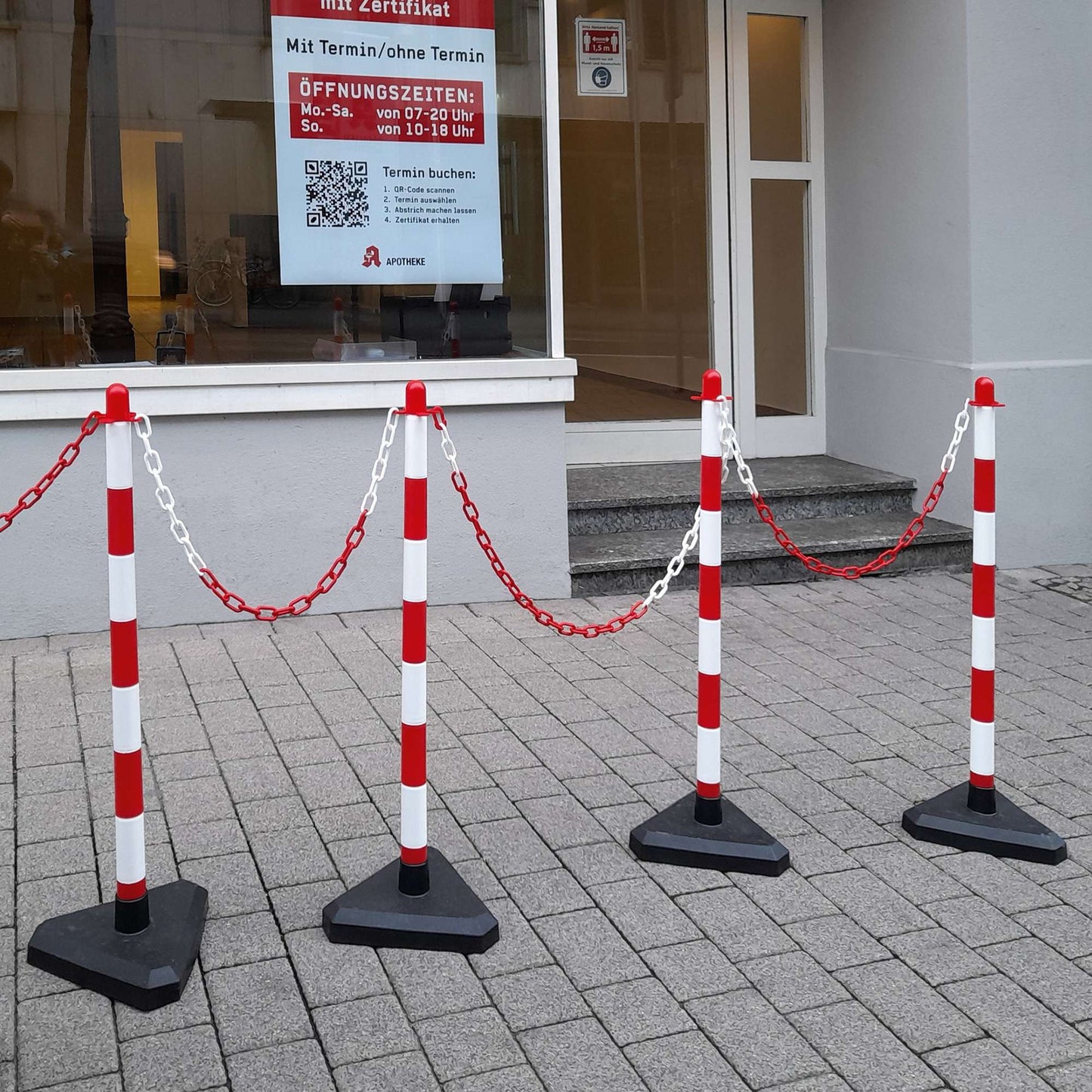 GUARDA Leichter Ketten-Warnständer - Set: 6 Kettenständer, 10 m Kette (M-Poly-Sicht), 10 Verbindungsglieder, 10 Einhängehaken
