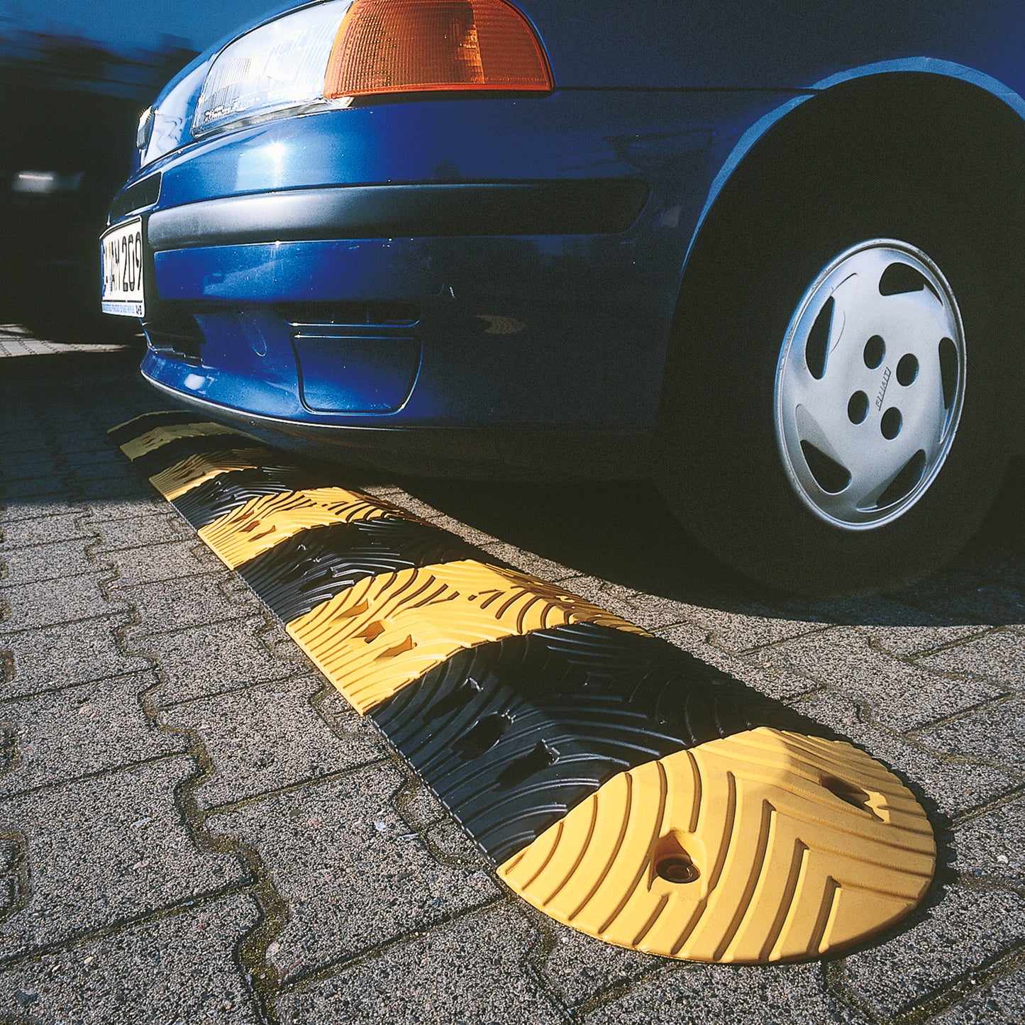 TOPSTOP Fahrbahnschwellen aus Kautschuk