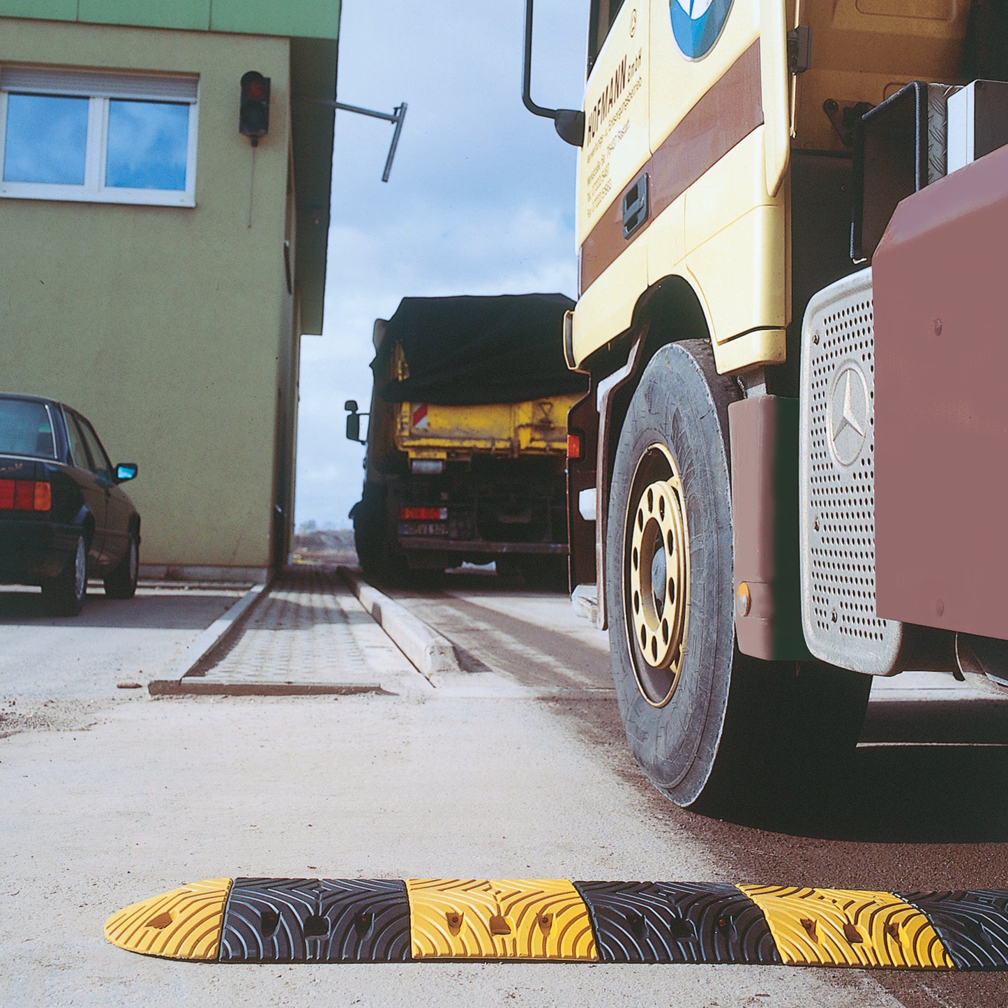 TOPSTOP Fahrbahnschwellen aus Kautschuk
